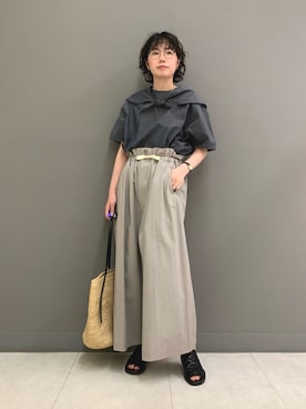 「かぐれ（カグレ）のIndego Africa　OKE SLING BAG（かごバッグ、ベージュ系）」を使った、yoshidadaさん（レディース・162cm）の春コーディネート
