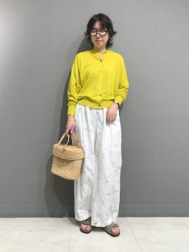 「かぐれ（カグレ）のコットンエアリーカーディガン（カーディガン/ボレロ、イエロー系）」を使った、yoshidadaさん（レディース・162cm）の夏コーディネート