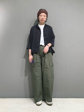 「かぐれ（カグレ）のキュプラオープンカラーシャツ（シャツ/ブラウス、ブラック系）」を使った、yoshidadaさん（レディース・162cm）の春コーディネート