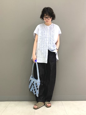 「かぐれ（カグレ）のリネンフリルフレンチシャツ（シャツ/ブラウス、ブルー系）」を使った、yoshidadaさん（レディース・162cm）の春コーディネート