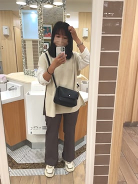 「one after another NICE CLAUP（ワンアフターアナザーナイスクラップ）のアイテム（スラックス、ブラウン系）」を使った、asukaさん（レディース・164cm）の秋コーディネート