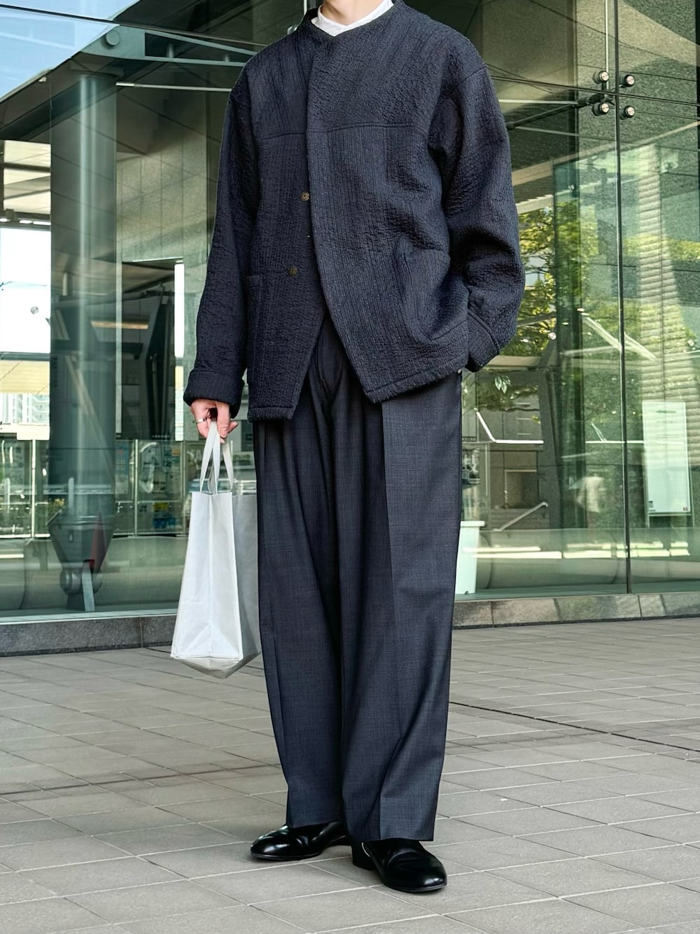 MITTANのノーカラージャケットを使った人気ファッション