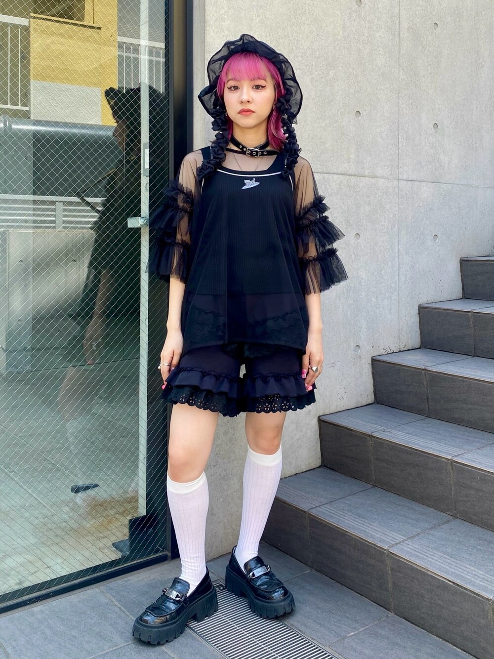 「Candy Stripper、ローファー、ハイソックス、チョーカー、チュールトップス、キャミソール、ショーツ、コットンレース、バケットハット、オーガンジー、ブラック、休日スタイル」｜「Candy StripperのJERRYFISH SEE THROUGH BUCKET ハット（ハット、ブラック系）」を使った、CandyStripperさん（レディース・148cm）の春コーディネートの1枚目の写真