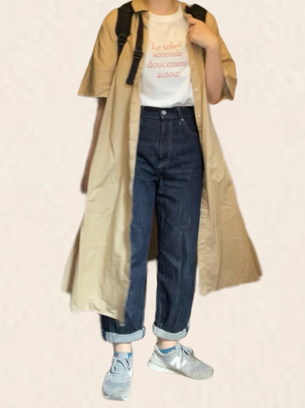 「大人カジュアル、シンプル、シャツワンピ、はおりワンピ、ニューバランス、デニムパンツ」｜「GLOBAL WORKのアイテム（Tシャツ/カットソー、ホワイト系）」を使った、モモモさん（レディース・161cm）の秋コーディネートの1枚目の写真