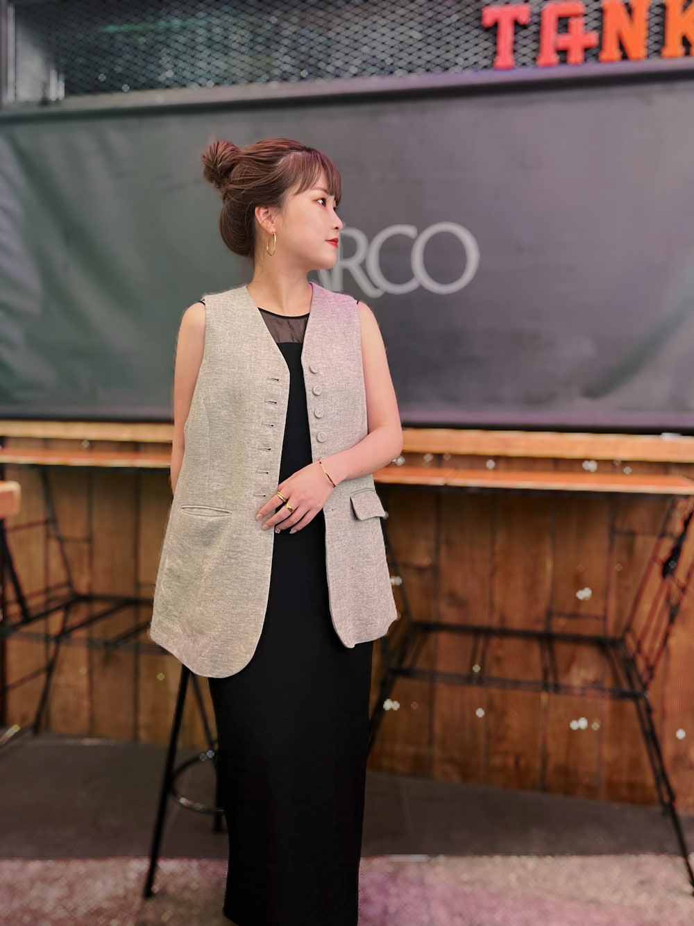「SALON adam et rope'のグリースウェーブキャミワンピース（ワンピース、ブラック系）」を使った、Manaeさん（レディース・155cm）の夏コーディネートの1枚目の写真