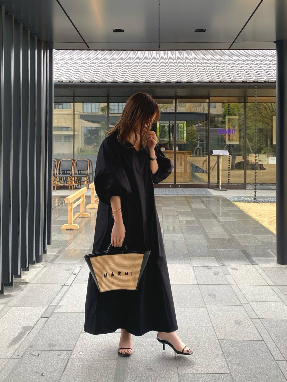 「Spick & Spanのアイテム（ワンピース/ドレス、ブラック系）」を使った、Manaeさん（レディース・155cm）の春コーディネートの1枚目の写真