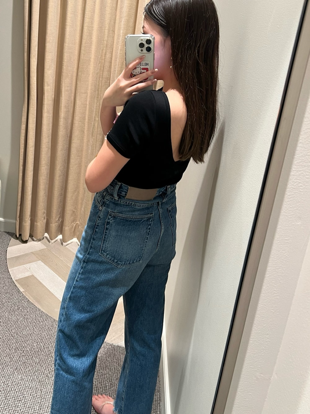「SALON adam et rope'のアイテム（デニムパンツ、ブルー系）」を使った、Manaeさん（レディース・155cm）の夏コーディネートの1枚目の写真