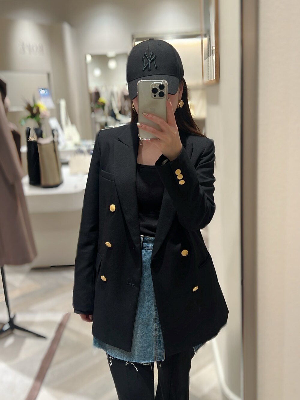 「ROPE'のブレザージャケット（テーラードジャケット、ブルー系）」を使った、Manaeさん（レディース・155cm）の秋コーディネートの1枚目の写真
