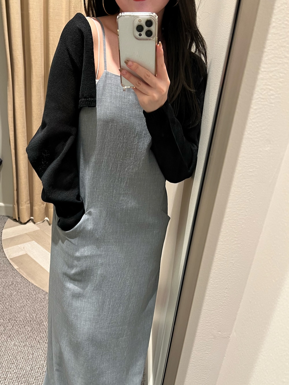 「ADAM ET ROPE'のアイテム（キャミソール、ホワイト系）」を使った、Manaeさん（レディース・155cm）の春コーディネートの1枚目の写真