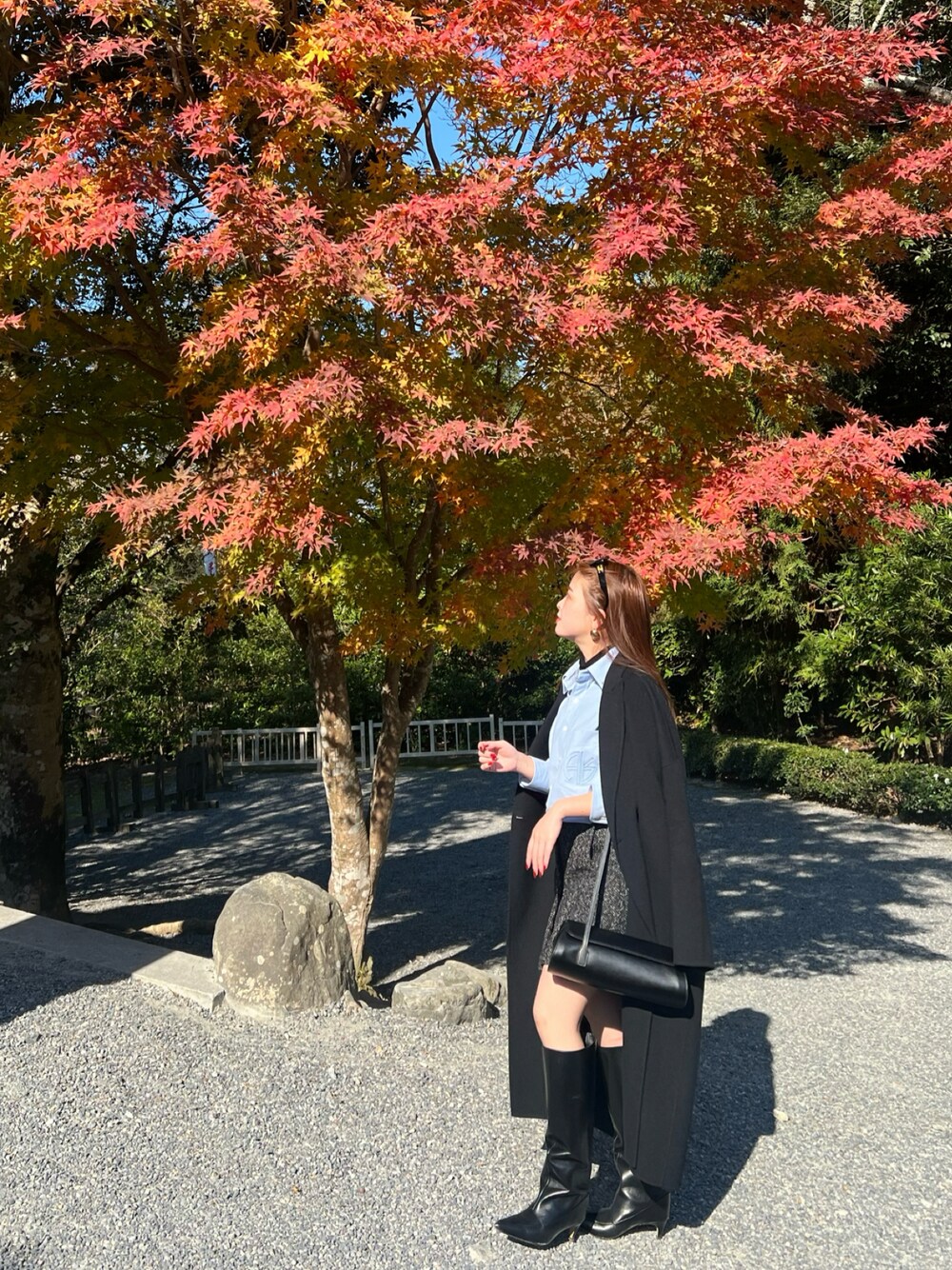 「SALON adam et rope'のピュアラムウールリバーロングコート（その他アウター、ブラック系）」を使った、Manaeさん（レディース・155cm）の冬コーディネートの1枚目の写真