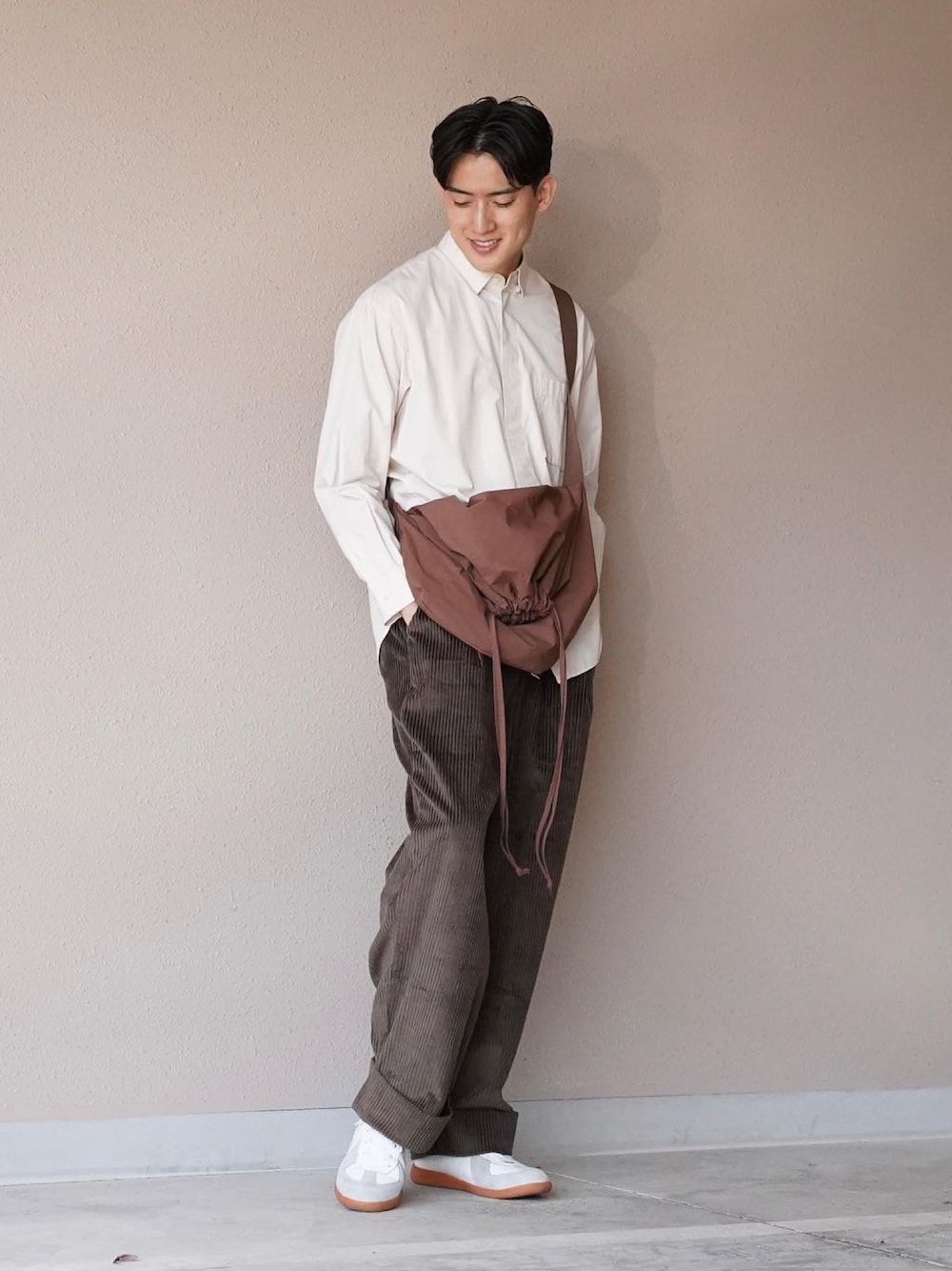 「WONDER WONDERの太畝コーデュロイ タックワイドパンツ（その他パンツ、ブラウン系）」を使った、Kyoheiさん（メンズ・174cm）の秋コーディネートの1枚目の写真