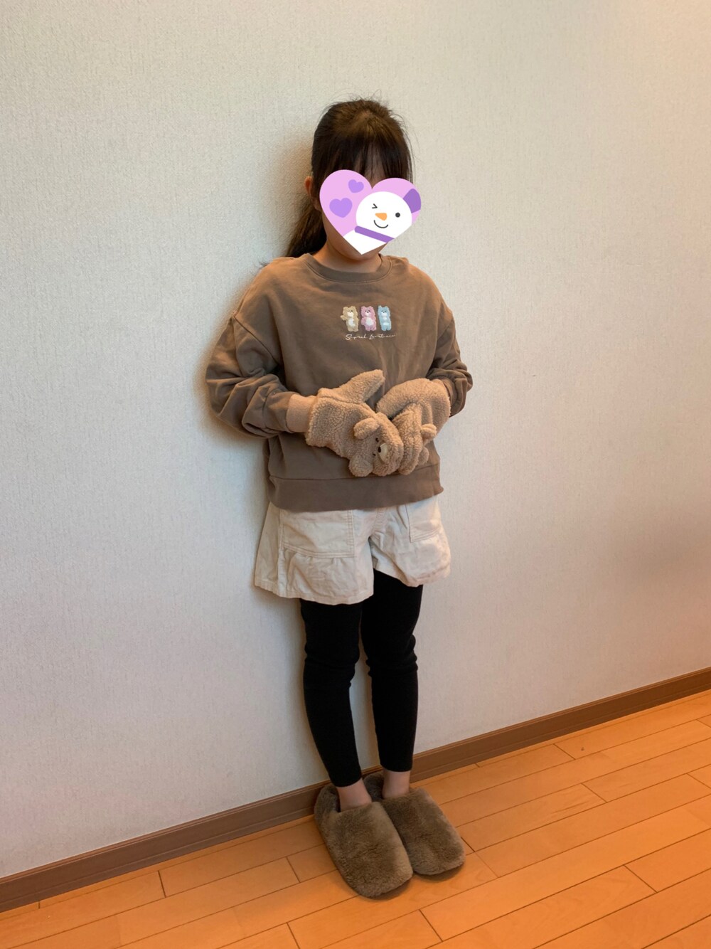 「ラブトキシック、ALGY、キッズファッション、GU、無印良品、ユニクロ、UNIQLO、Lovetoxic、キッズコーデ」｜「GUのアイテム（レギンス/スパッツ、ブラック系）」を使った、hinaさん（キッズ・130cm）の冬コーディネートの1枚目の写真