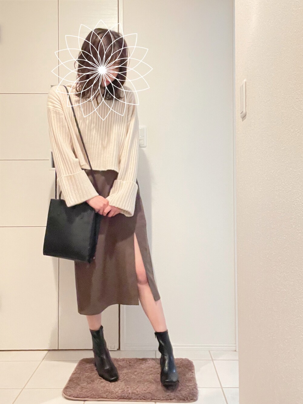 「冬コーデ、ベージュ、ブラウン、olu.」｜「Chicoの【新色追加】ショート丈ボトルネックワイドリブニット（ニット/セーター、ホワイト系）」を使った、ちぇるさん（レディース・165cm）の春コーディネートの1枚目の写真