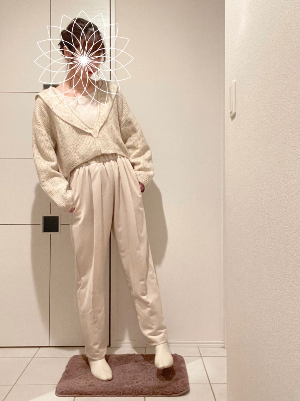 「冬コーデ、ゆるコーデ、ワントーンコーデ、ベージュ、プチプラコーデ」｜「UNIQLOのアイテム（パンツ、ホワイト系）」を使った、ちぇるさん（レディース・165cm）の冬コーディネートの1枚目の写真