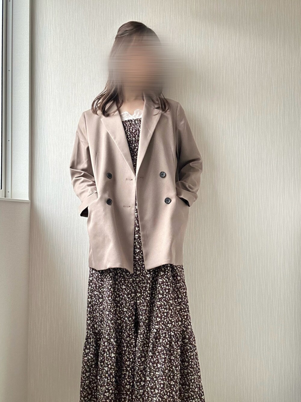「休日コーデ、ジャケット、ワンピース、ブラウン、雨の日コーデ、LOWRYS FARM、GU」｜「GUのアイテム（テーラードジャケット、ブラウン系）」を使った、ちぇるさん（レディース・165cm）の春コーディネートの1枚目の写真