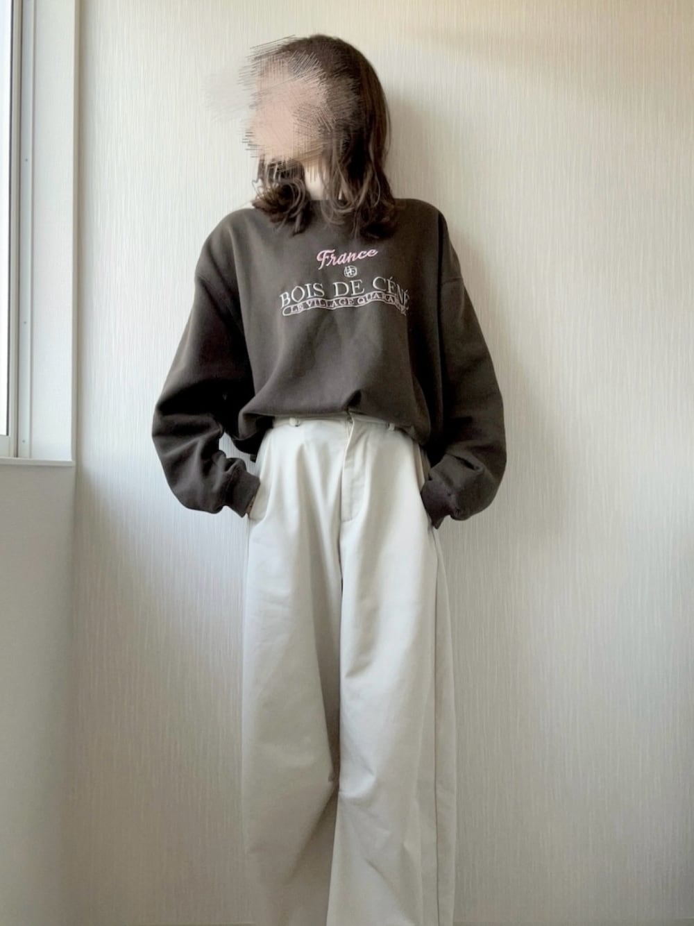 「休日コーデ、ラフコーデ、スウェット、パンツコーデ、リラックススタイル、Discoat、mystic」｜「DISCOATの【ユニセックス】BOISE刺繍ロゴスウェット（スウェット、ブラウン系）」を使った、ちぇるさん（レディース・165cm）の春コーディネートの1枚目の写真