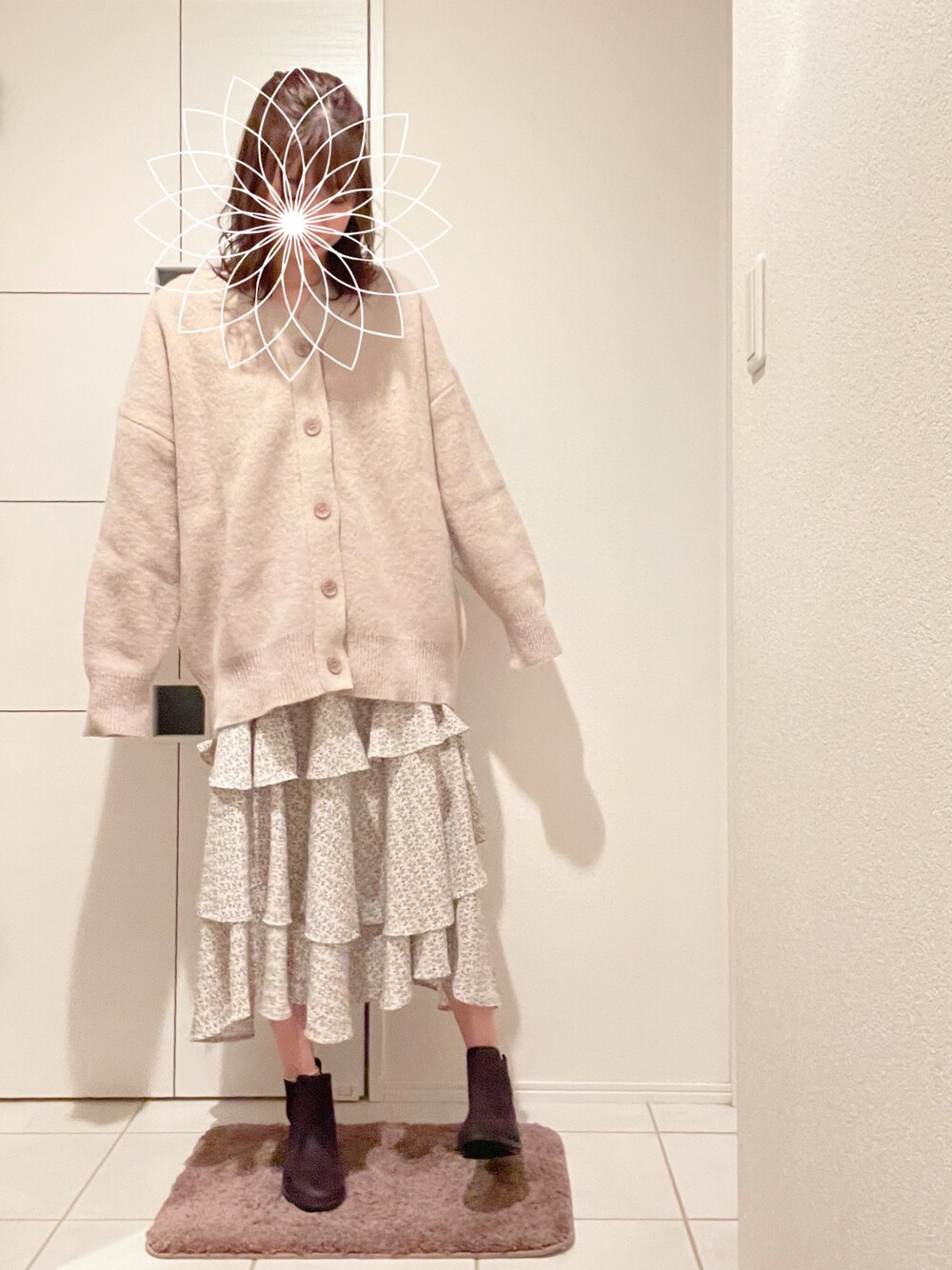 「冬コーデ、休日スタイル、カーディガン、スカート、プチプラコーデ」｜「EPIMI E'PIMMYの《ユニセックス》Vネックオーバーカーディガン（カーディガン/ボレロ、ベージュ系）」を使った、ちぇるさん（レディース・165cm）の冬コーディネートの1枚目の写真