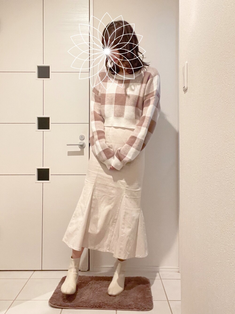 「冬コーデ、チョコ色に染まれ、シンプルコーデ、ベージュ、ワントーンコーデ、GRL、プチプラコーデ」｜「GRLのハイウエストマーメイドツイルスカート（スカート、ホワイト系）」を使った、ちぇるさん（レディース・165cm）の冬コーディネートの1枚目の写真