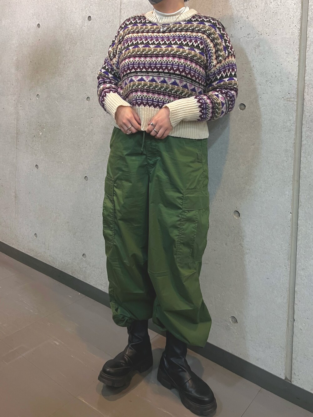 「カーゴパンツ」｜「GUのアイテム（カーゴパンツ、グリーン系）」を使った、カさん（レディース・161cm）の冬コーディネートの1枚目の写真