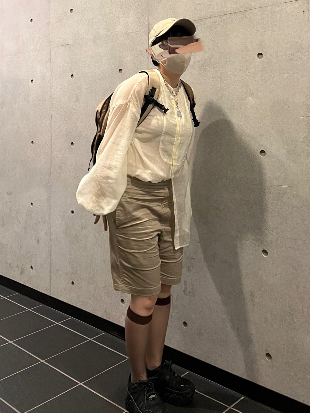 「Bershkaの厚いやつ（スニーカー、ブラック系）」を使った、カさん（レディース・161cm）の春コーディネートの1枚目の写真
