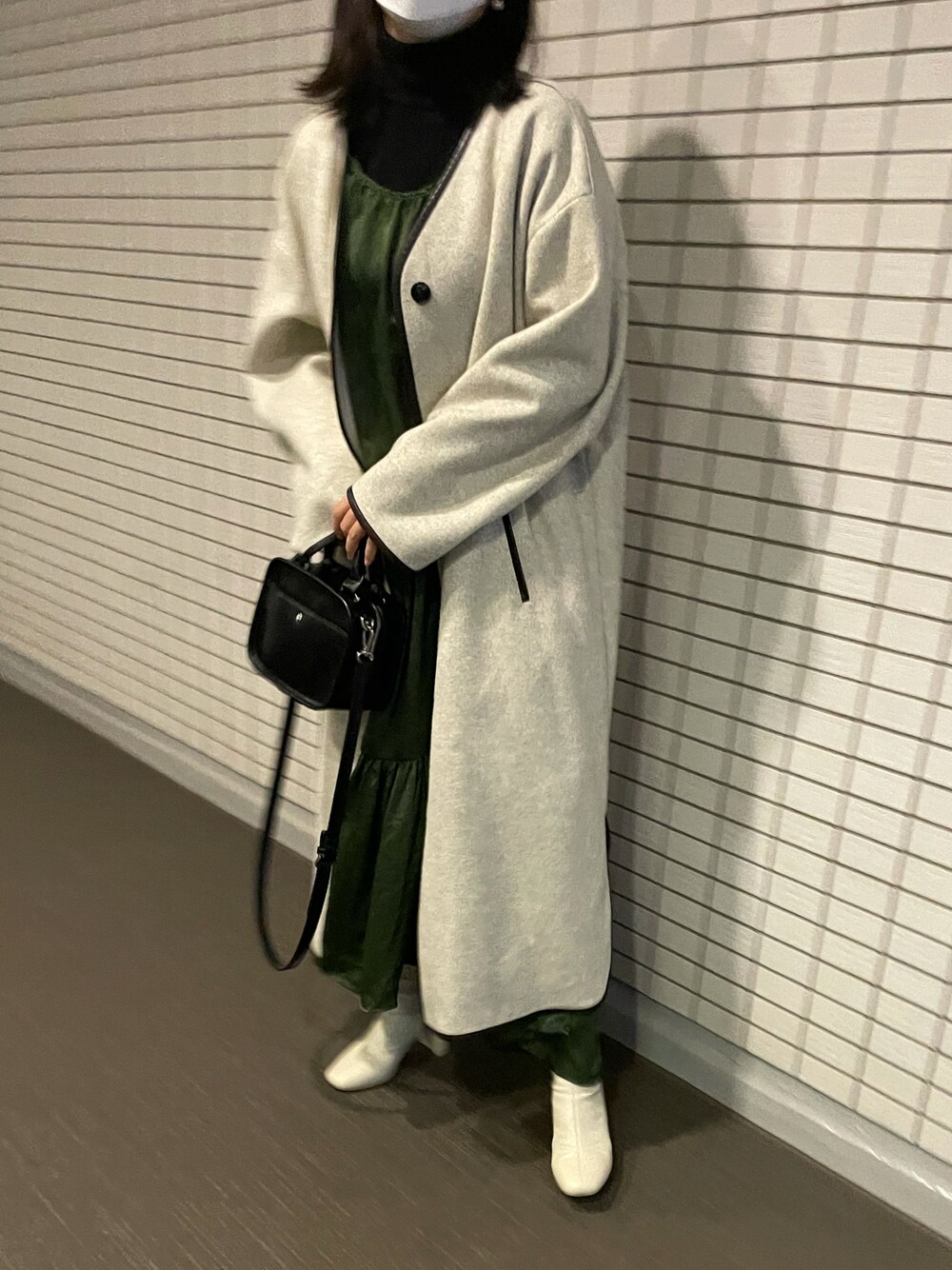 「未来のWEARISTAプロジェクト、秋のコーデ、冬のコーデ、キャミワンピース、タートルネック、大人カジュアル、URBAN RESEARCH、Green Parks、LOWRYS FARM、ローリーズファーム(LOWRYS FARM)、GU」｜「WHO'S WHO galleryのアイテム（ショルダーバッグ、ブラック系）」を使った、kahoさん（レディース・157cm）の冬コーディネートの1枚目の写真