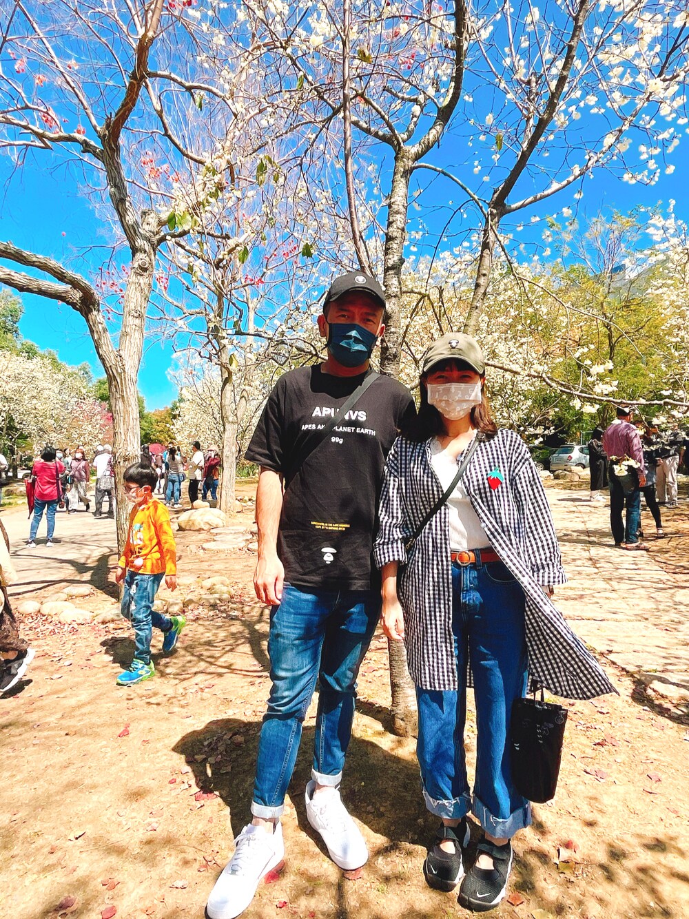 「ootd、日系極簡、街頭穿搭」｜「NIKEのアイテム（シューズ、ホワイト系）」を使った、Phoebeさん（レディース・148cm）の春コーディネートの1枚目の写真