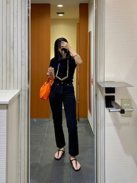 「オールブラック」｜「アイテム（ビーチサンダル）」を使った、kmさん（レディース・163cm）の夏コーディネート