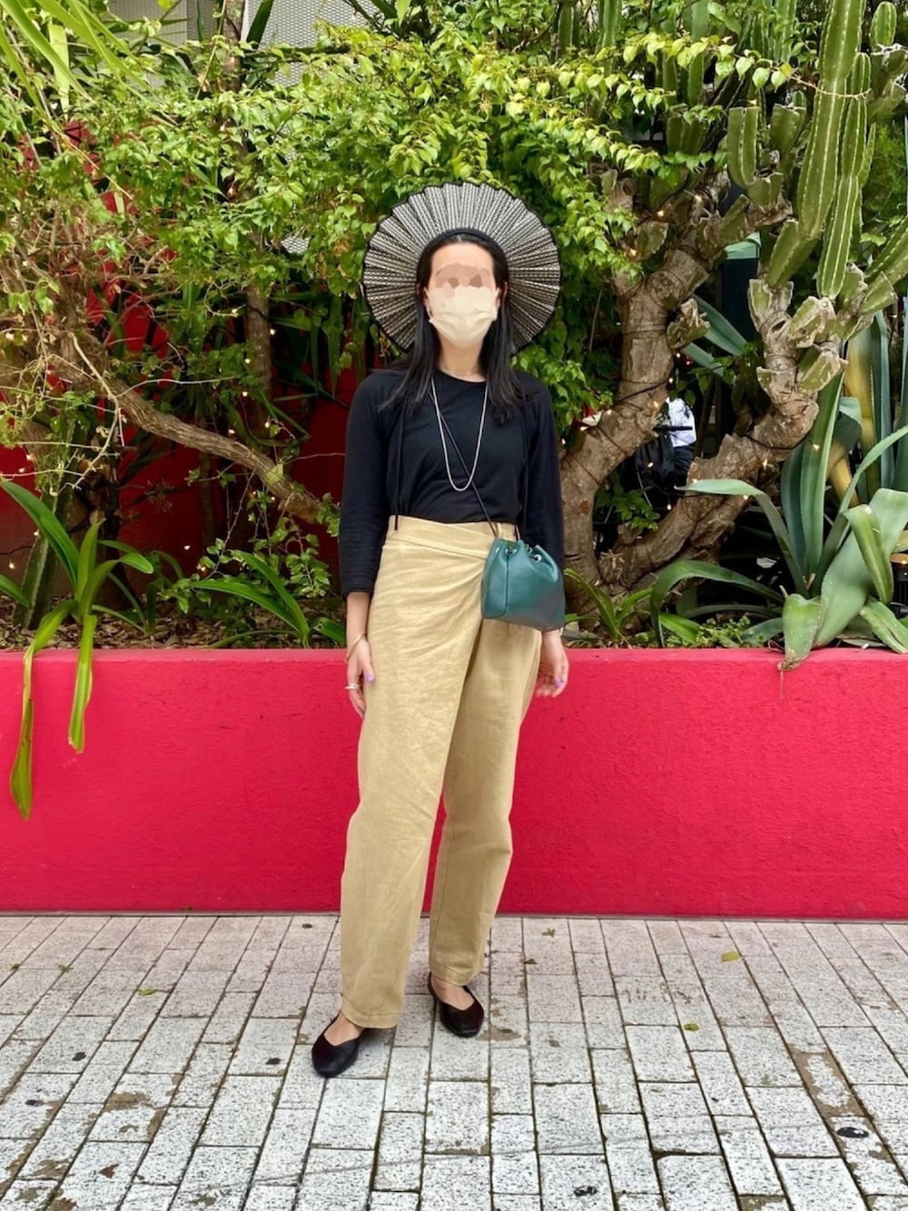 「lornamurray、シアートップス、argue、ラップパンツ、Littlesuzie、フラットシューズ、ZARA、シルバーアクセサリー、巾着バッグ、シースルー」｜「Alite clothのボールチェーンロングネックレス（ネックレス、シルバー系）」を使った、kmさん（レディース・163cm）の春コーディネートの1枚目の写真