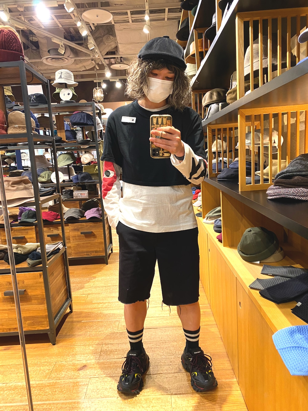 「秋服、スニーカーコーデ、ストリートコーデ、ビッグシルエット、モード、モノトーン、BALENCIAGA、低身長、ハンチング、KANGOL」｜「KANGOLのカンゴール ハンチング帽 CORD HAWKER ブラック KANGOL（ハンチング/ベレー帽、ブラック系）」を使った、Iyusさん（メンズ・165cm）の秋コーディネートの1枚目の写真