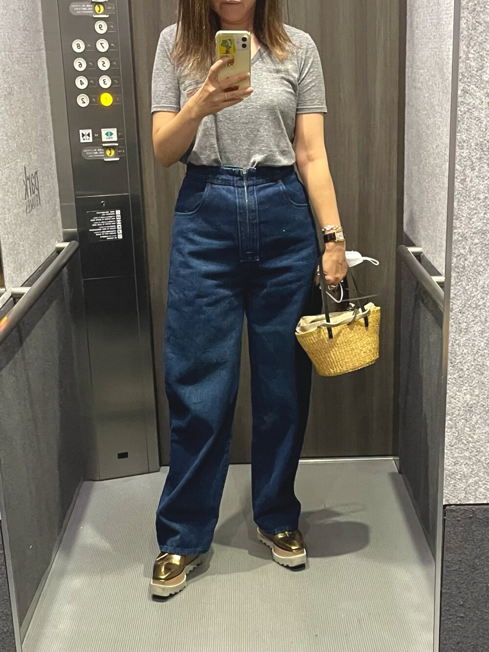 「MM6 Maison Margielaのアイテム（デニムパンツ、ブルー系）」を使った、mikiさん（レディース・158cm）の夏コーディネートの1枚目の写真