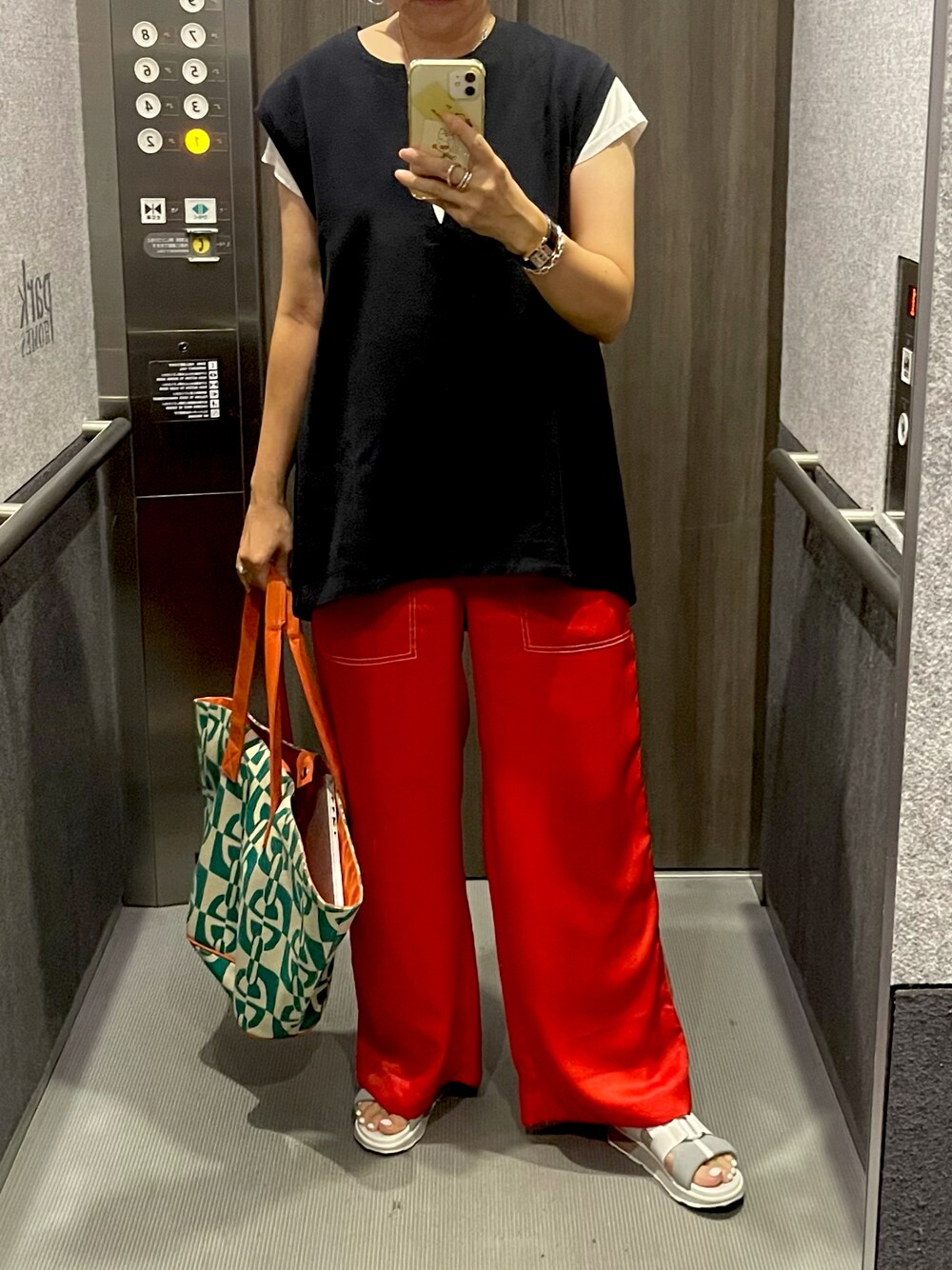 「STUNNING LUREのドレーピーワイドパンツ（その他パンツ、レッド系）」を使った、mikiさん（レディース・158cm）の夏コーディネートの1枚目の写真