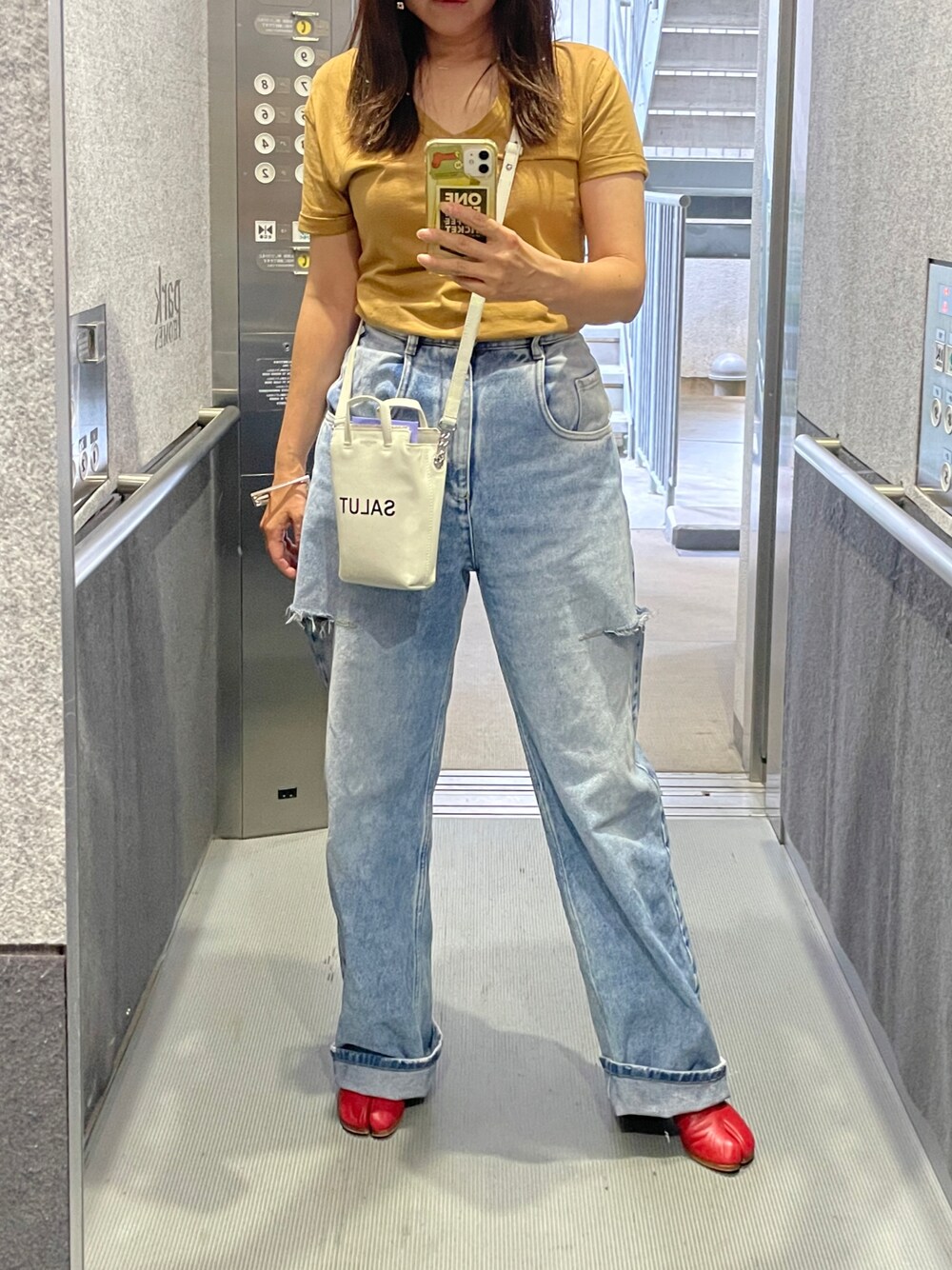 「Maison MargielaのMaison Margiela　 Pantalone 5 tasche（デニムパンツ、ブルー系）」を使った、mikiさん（レディース・158cm）の春コーディネートの1枚目の写真
