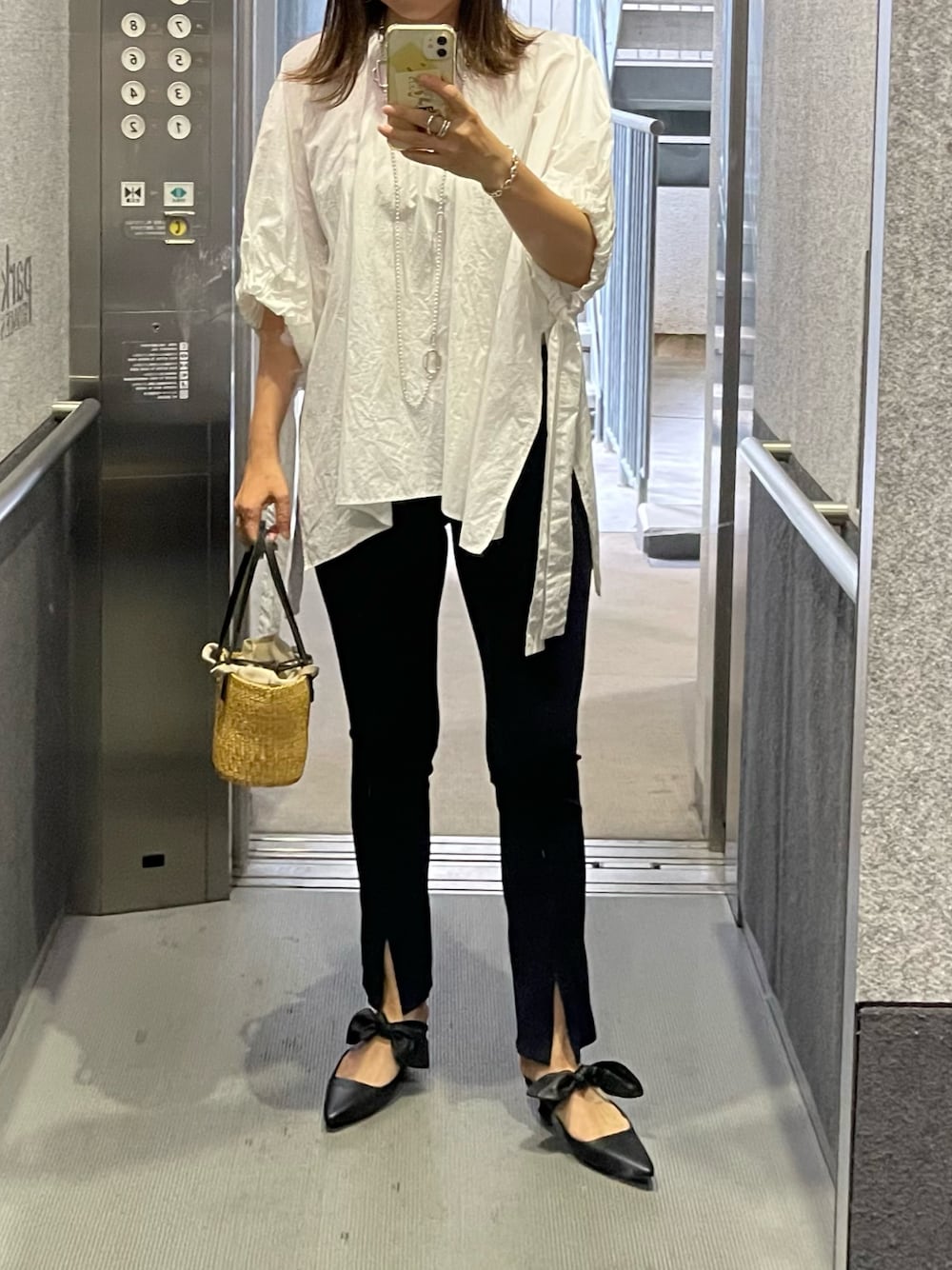 「SACRAのアイテム（シャツ/ブラウス、ホワイト系）」を使った、mikiさん（レディース・158cm）の夏コーディネートの1枚目の写真