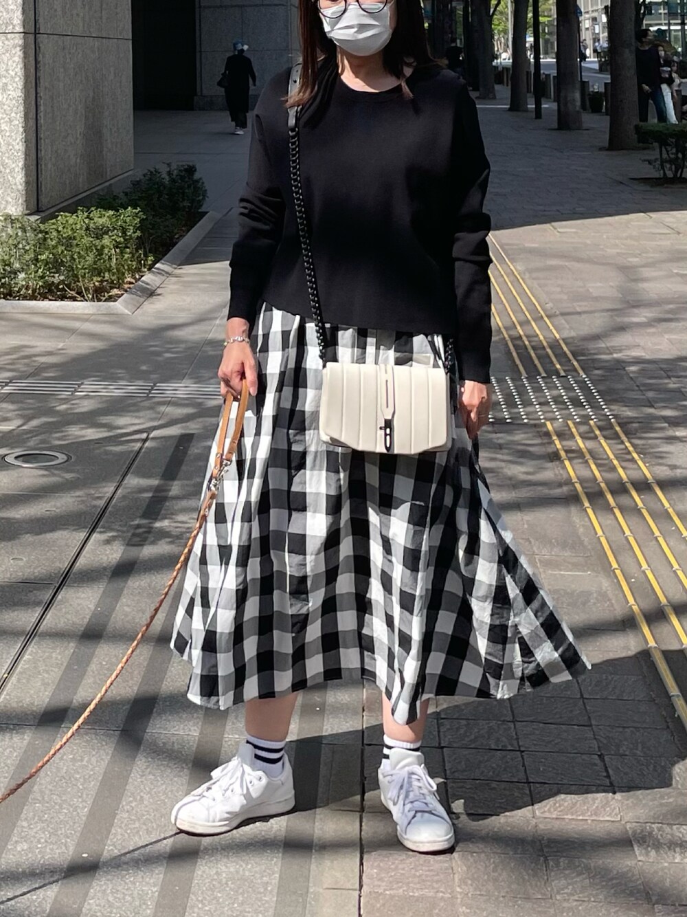 「UNITED ARROWSのアイテム（ワンピース、ブラック系）」を使った、mikiさん（レディース・158cm）の春コーディネートの1枚目の写真