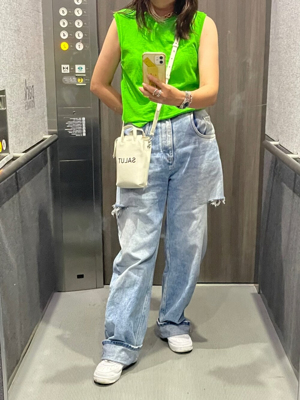 「Maison MargielaのMaison Margiela　 Pantalone 5 tasche（デニムパンツ、ブルー系）」を使った、mikiさん（レディース・158cm）の夏コーディネートの1枚目の写真
