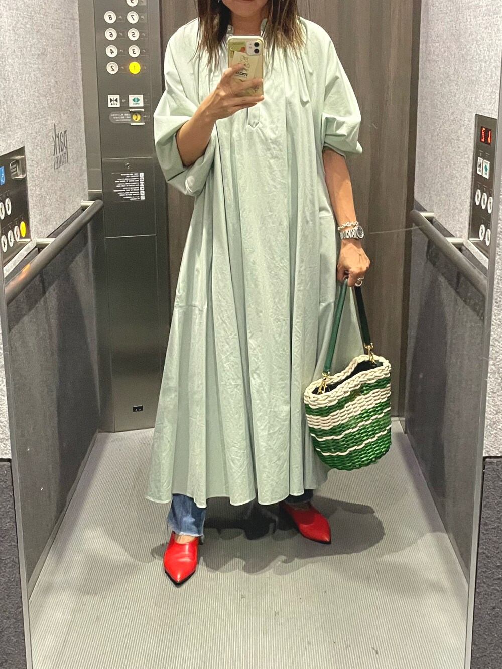 「DOLCE&GABBANAのアイテム（ハンドバッグ、グリーン系）」を使った、mikiさん（レディース・158cm）の夏コーディネートの1枚目の写真