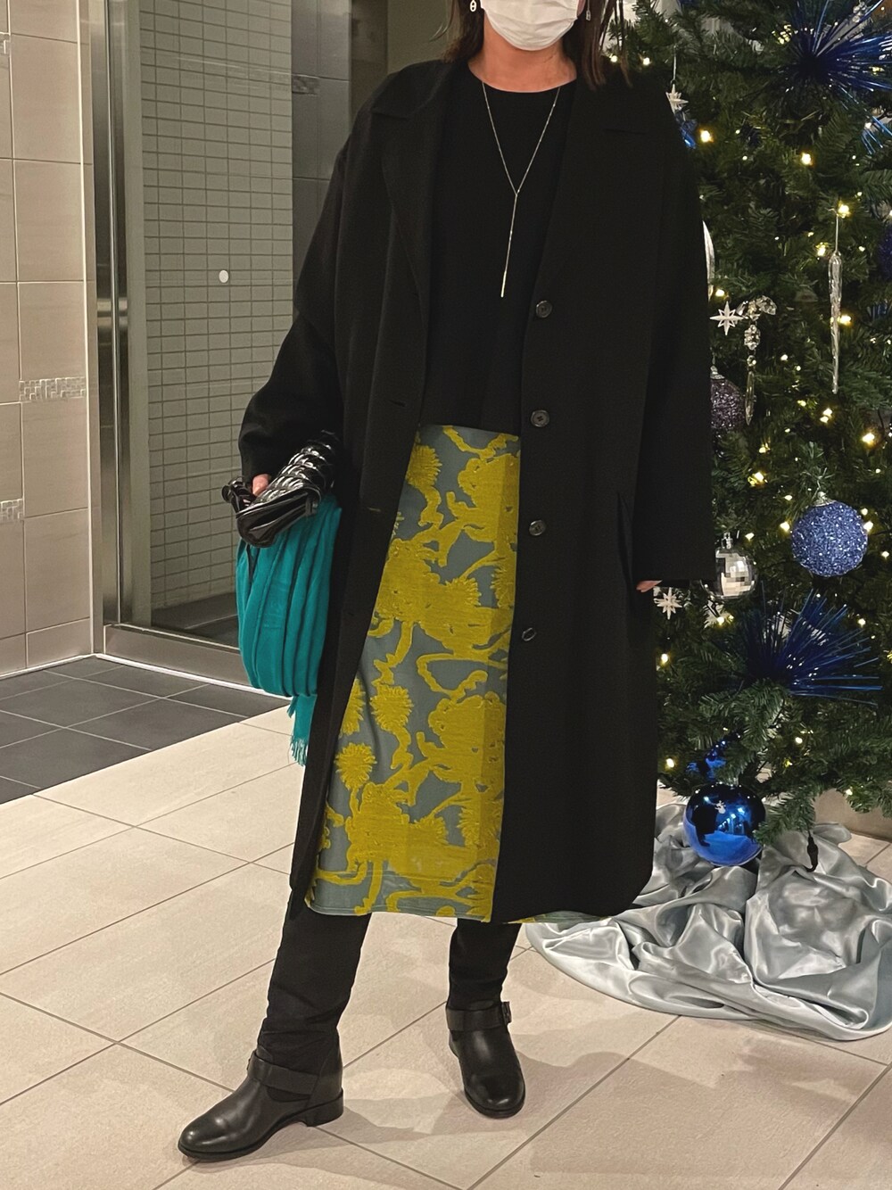 「JIL SANDERのアイテム（スカート、イエロー系）」を使った、mikiさん（レディース・158cm）の冬コーディネートの1枚目の写真