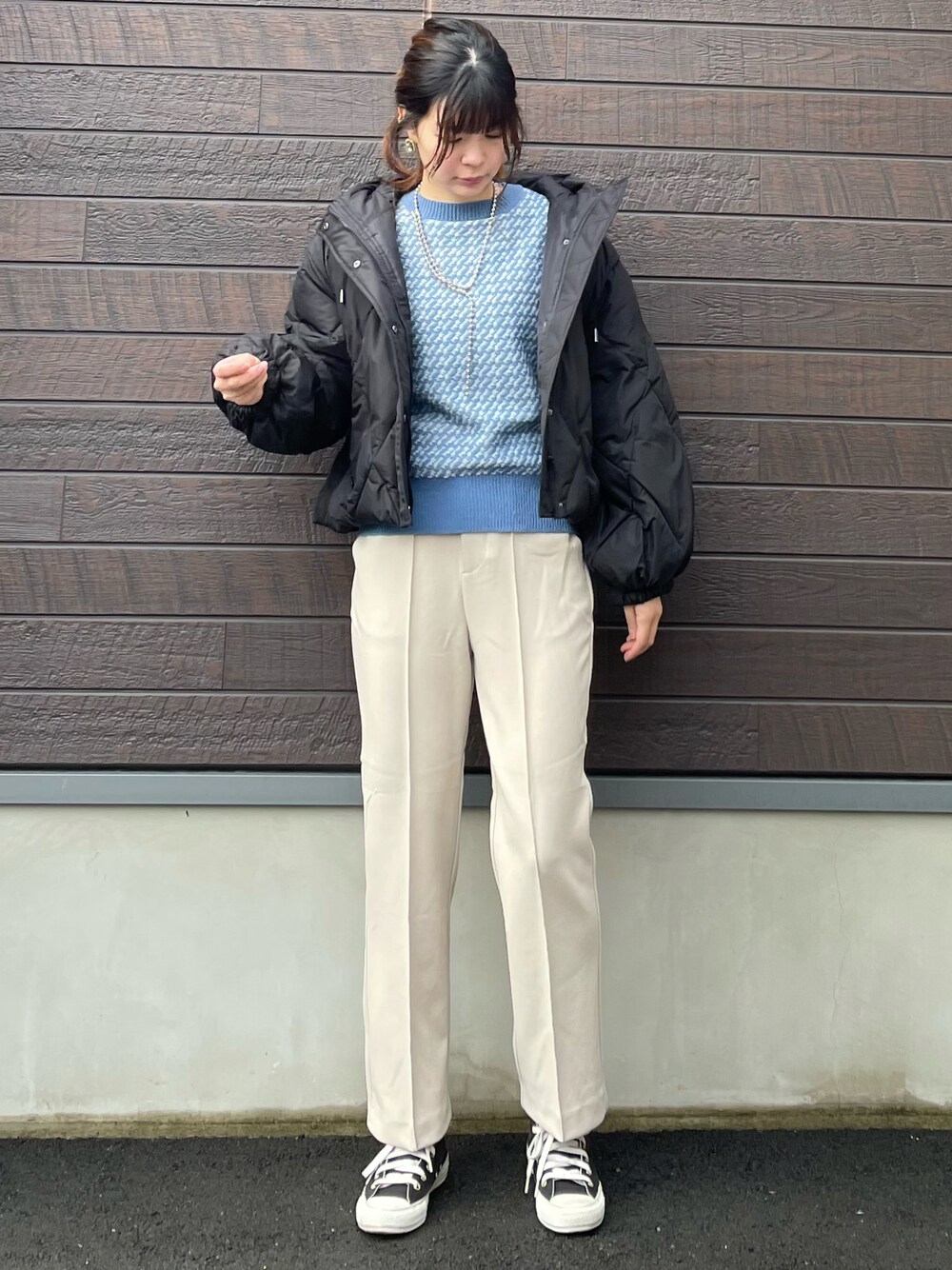 「大人カジュアル、カジュアル、休日スタイル、冬コーデ、プチプラ、おしゃれさんと繋がりたい、高身長コーデ、骨格ナチュラル、ブルゾン、キルティング、ショート丈、ジャガード、ニット、ジャガードニット、コンバース」｜「Petit fleurの・Petit Fleur ダイヤキルトブルゾン＊（その他アウター、ブラック系）」を使った、yokoyama_yuuuさん（レディース・173cm）の冬コーディネートの1枚目の写真