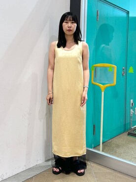 サテンノースリーブワンピース 121246を使った人気ファッション