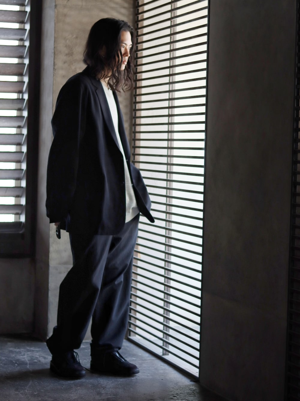 ATONのテーラードジャケットを使ったメンズ人気ファッション