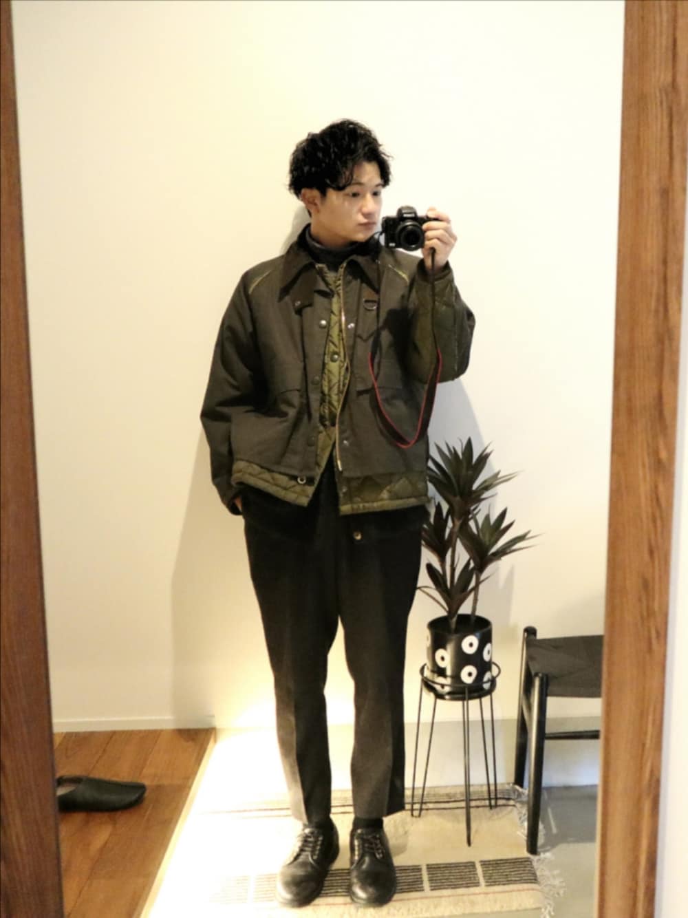 SAYATOMOのスラックスを使った人気ファッションコーディネート