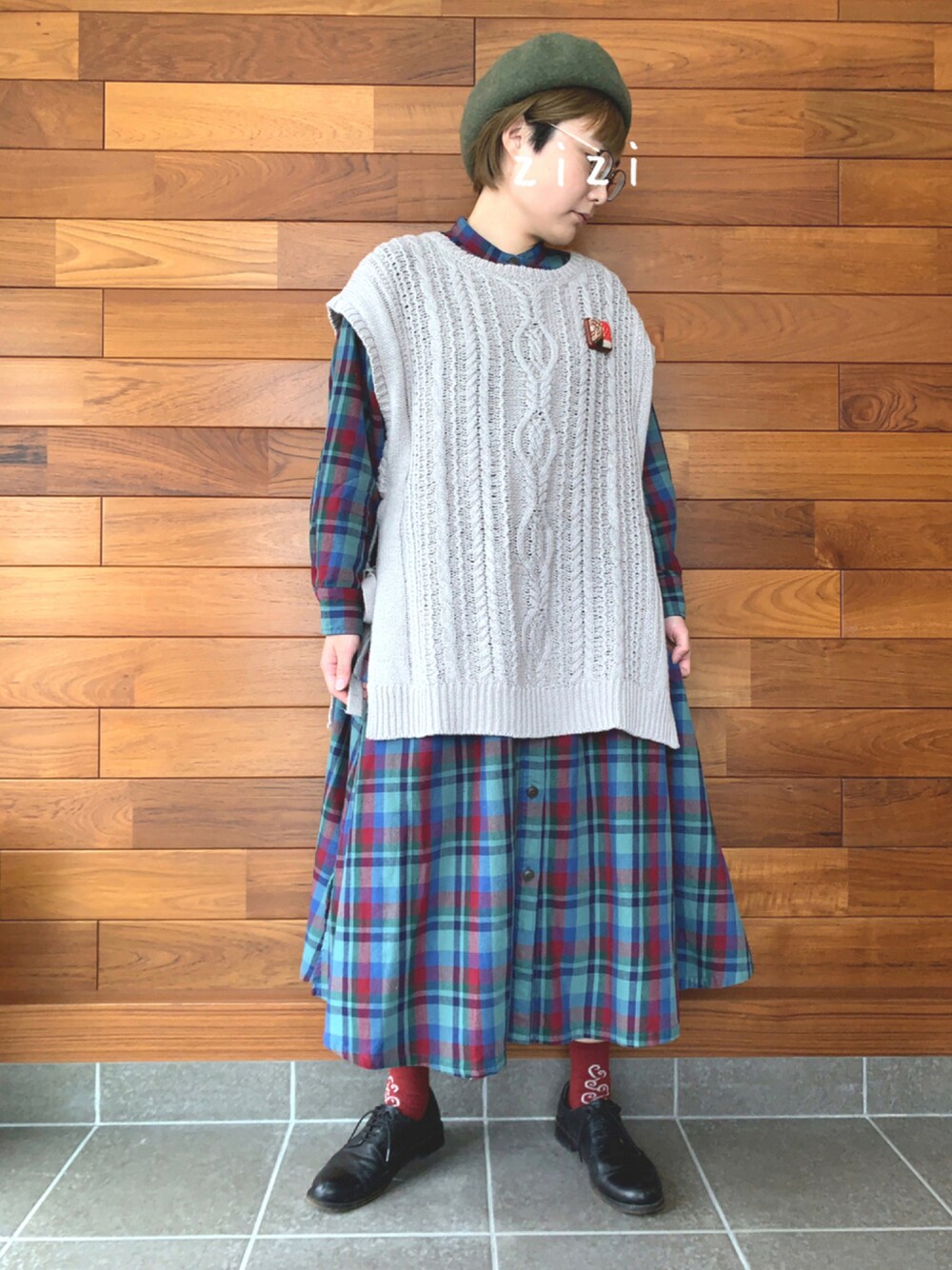 「チェック、秋のコーデ、休日スタイル、シャツワンピ、秋服、オトナカジュアル、こぎん刺し、秋服準備はじめました、ラブアンドピース2021、チェック柄に恋してる」｜「studio CLIPの洗えるふんわりキレイベレー（ハンチング/ベレー帽、グリーン系）」を使った、ziziさん（レディース・155cm）の秋コーディネートの1枚目の写真