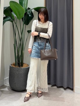 「ORiental TRaffic（オリエンタルトラフィック）のカット デザイン ストラップ パンプス /61114（パンプス、ブラウン系）」を使った、mayaさんの春コーディネート