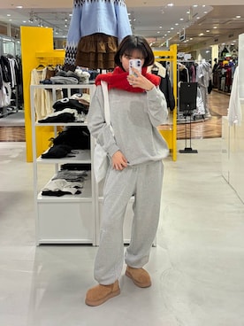 「アイテム（シューズ、イエロー系）」を使った、かなこさん（レディース・170cm）の秋コーディネート