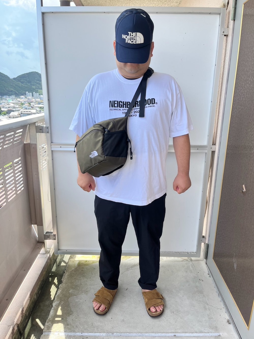 ショルダーバッグを使った 抱っこ紐 の人気ファッションコーディネート