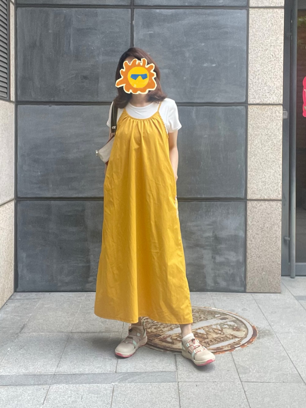 「Championのアイテム（ジャンパースカート、イエロー系）」を使った、sflinさん（レディース・162cm）の夏コーディネートの1枚目の写真