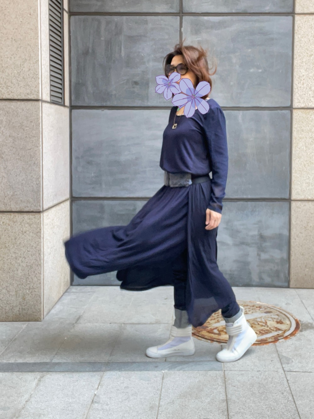 「ARMANI EXCHANGEのアイテム（スニーカー、ホワイト系）」を使った、sflinさん（レディース・162cm）の春コーディネートの1枚目の写真