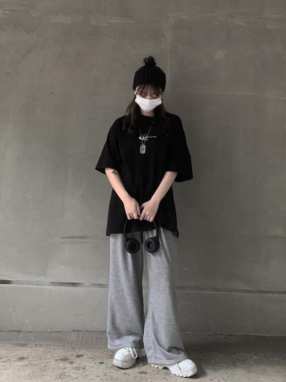 「低身長、韓国ファッション、韓国ブランド、韓国コーデ、韓国好きな人と繋がりたい、韓国通販、韓国ストリート、韓国、ストリート」｜「SONAのアイテム（スウェットパンツ、グレー系）」を使った、사라사さん（レディース・153cm）の夏コーディネートの1枚目の写真