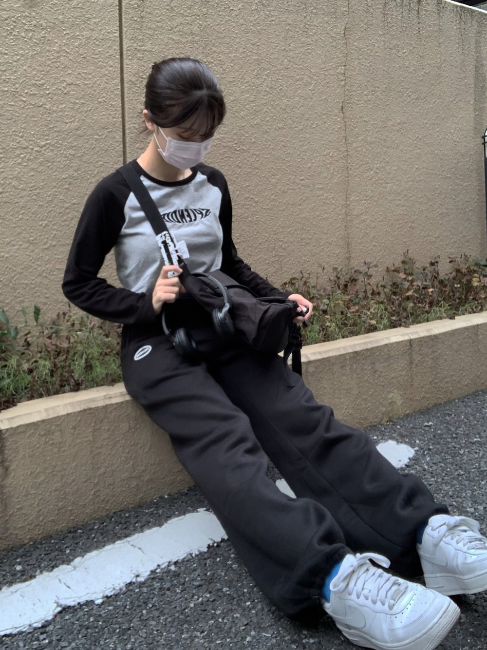 ルーズフィット スウェットパンツ ワイドシルエット 韓国コーデ スウェットパンツを使った「韓国」の人気ファッション
