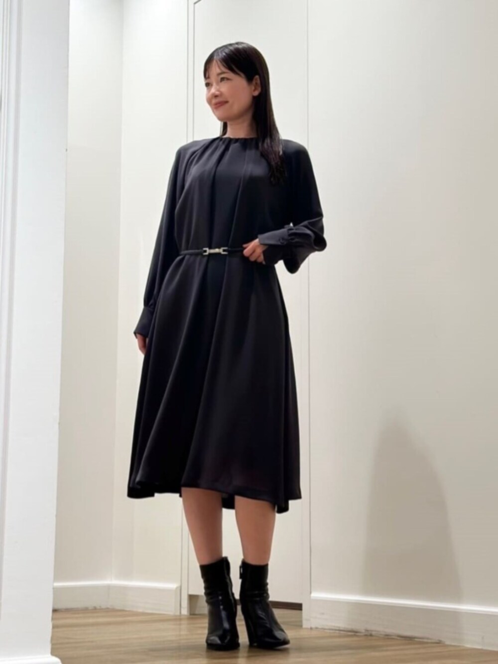 「MACKINTOSH LONDON、マッキントッシュロンドン、ウォッシャブル、秋コーデ」｜「MACKINTOSH LONDONのレザーアジャストベルト（ベルト、ブラック系）」を使った、Rie.さん（レディース・158cm）の秋コーディネートの1枚目の写真